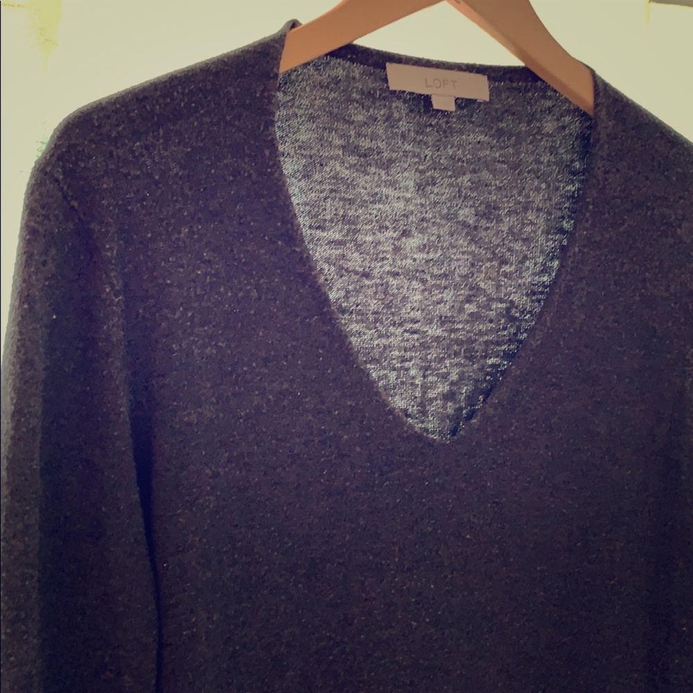 V-Neck gray cozy Loft sweater. XL.